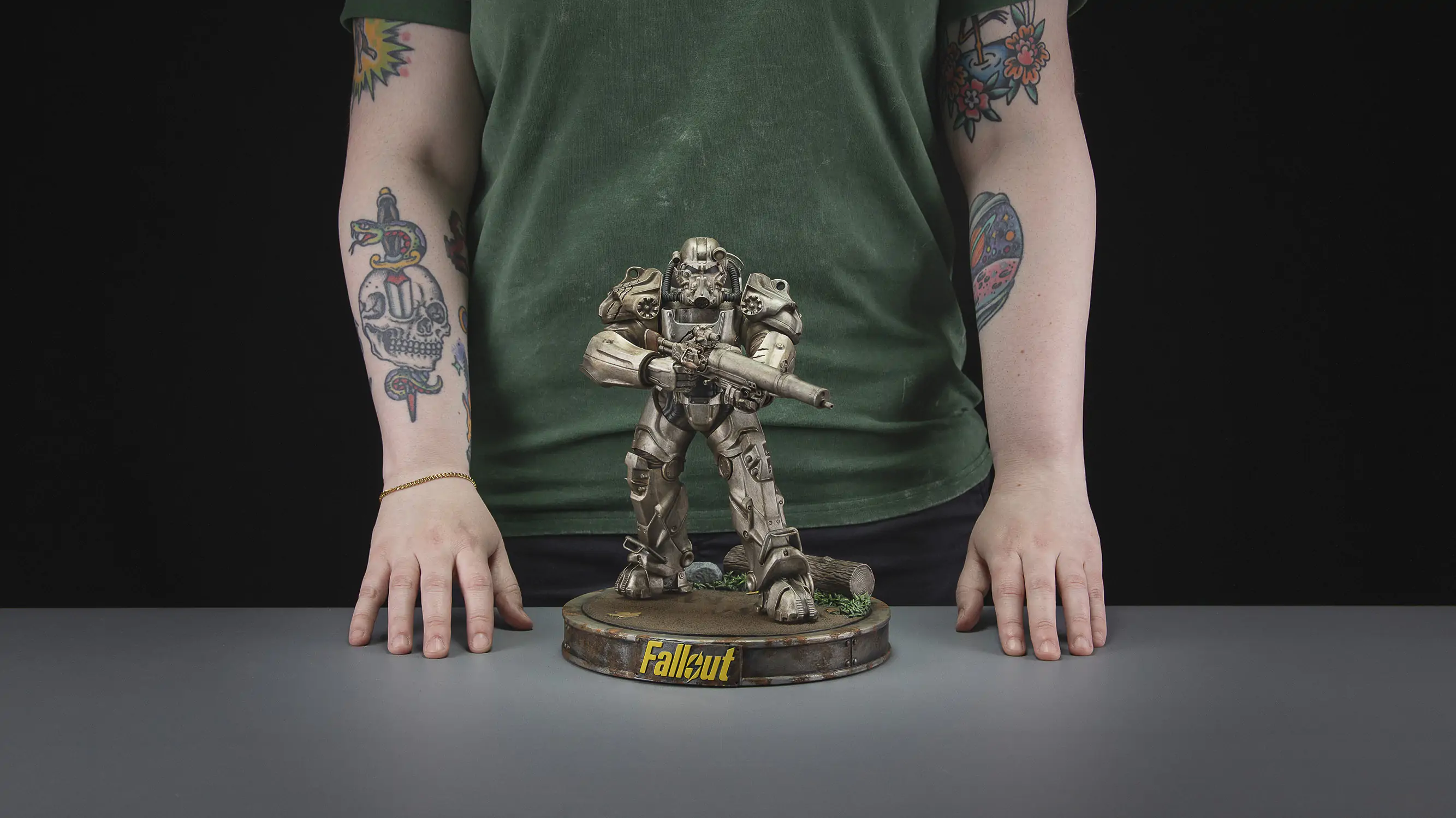 Fallout PVC Statue Maximus 25 cm product photo