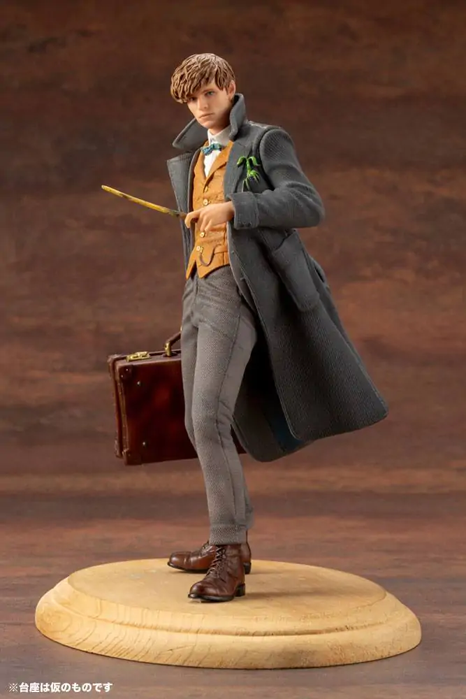 Fantastic Beasts 2 ARTFX+ PVC Statue 1/10 Newt Scamander 18 cm termékfotó