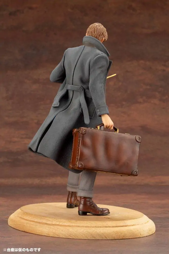 Fantastic Beasts 2 ARTFX+ PVC Statue 1/10 Newt Scamander 18 cm termékfotó