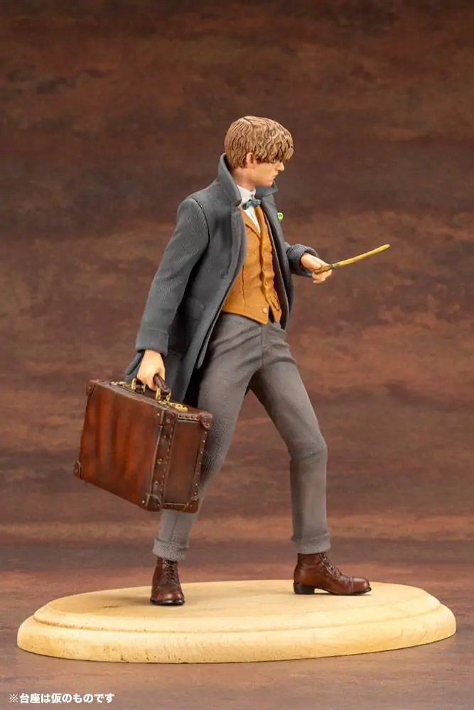 Fantastic Beasts 2 ARTFX+ PVC Statue 1/10 Newt Scamander 18 cm termékfotó