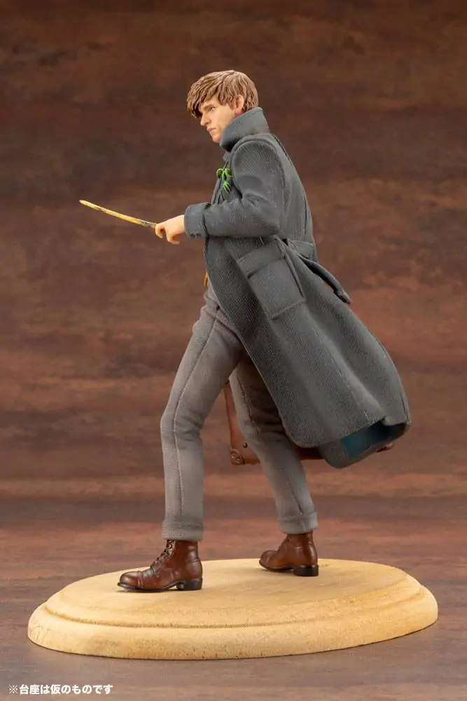 Fantastic Beasts 2 ARTFX+ PVC Statue 1/10 Newt Scamander 18 cm termékfotó