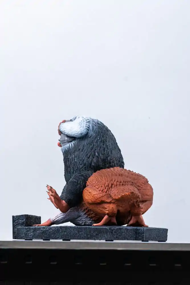 Fantastic Beasts Life-Size Statue Niffler 2 22 cm termékfotó