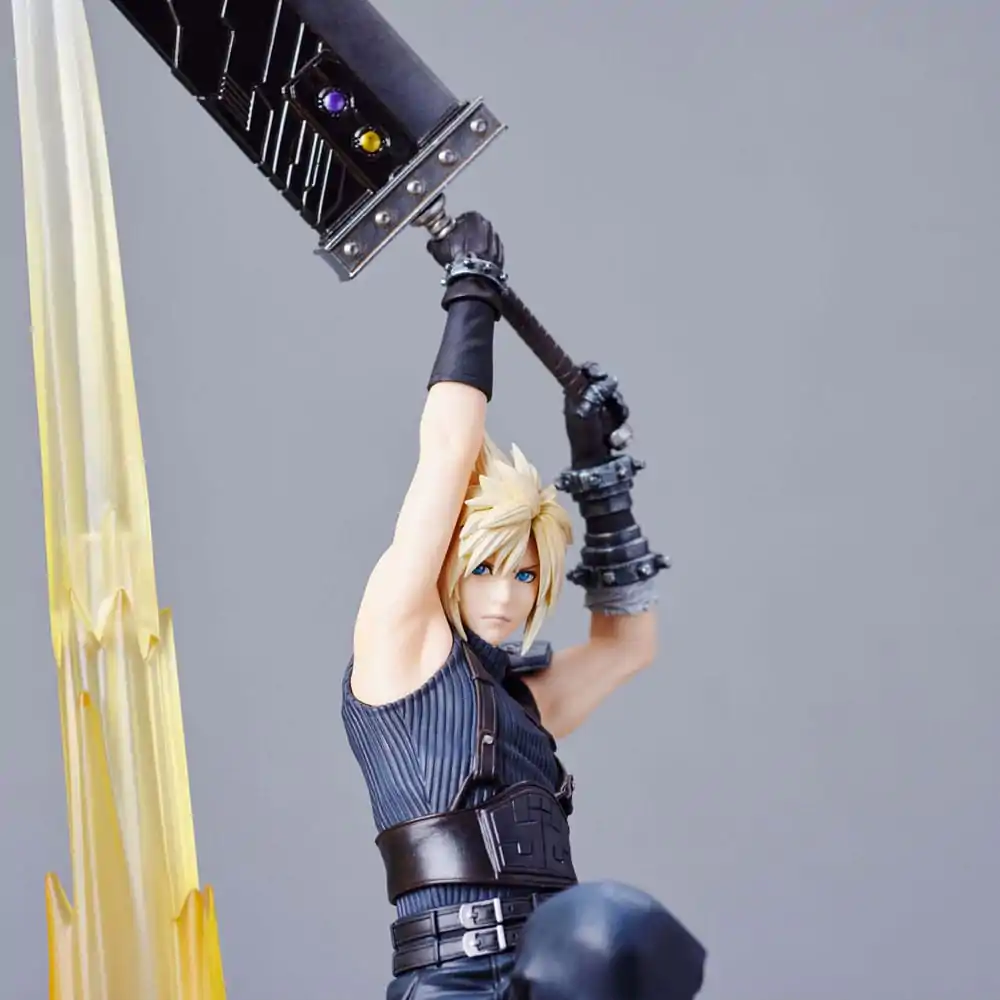 Final Fantasy VII Rebirth PVC Figure Cloud Strife 30 cm termékfotó