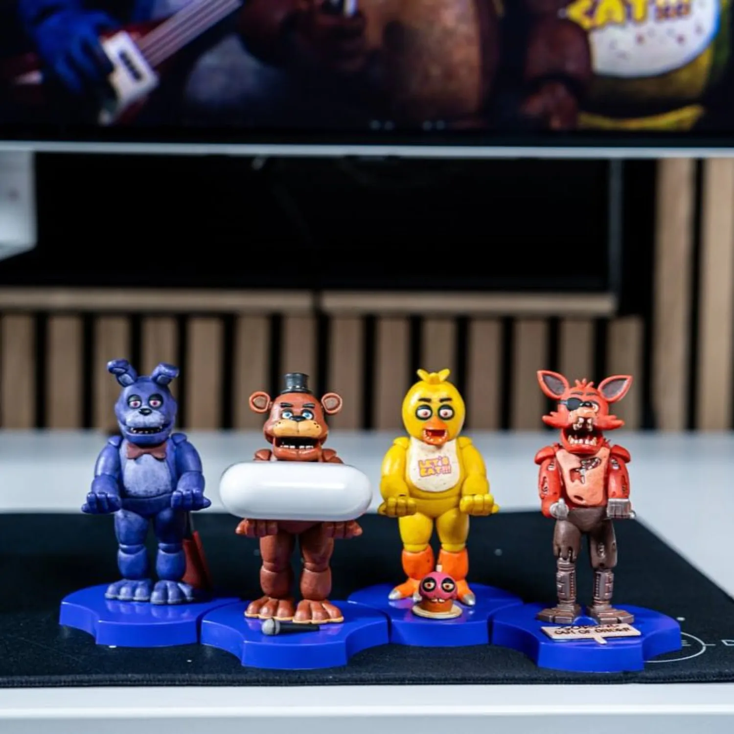Five Nights at Freddy's Chica Holdems Cable Guys Mini Device Holder and Phone Stand product photo