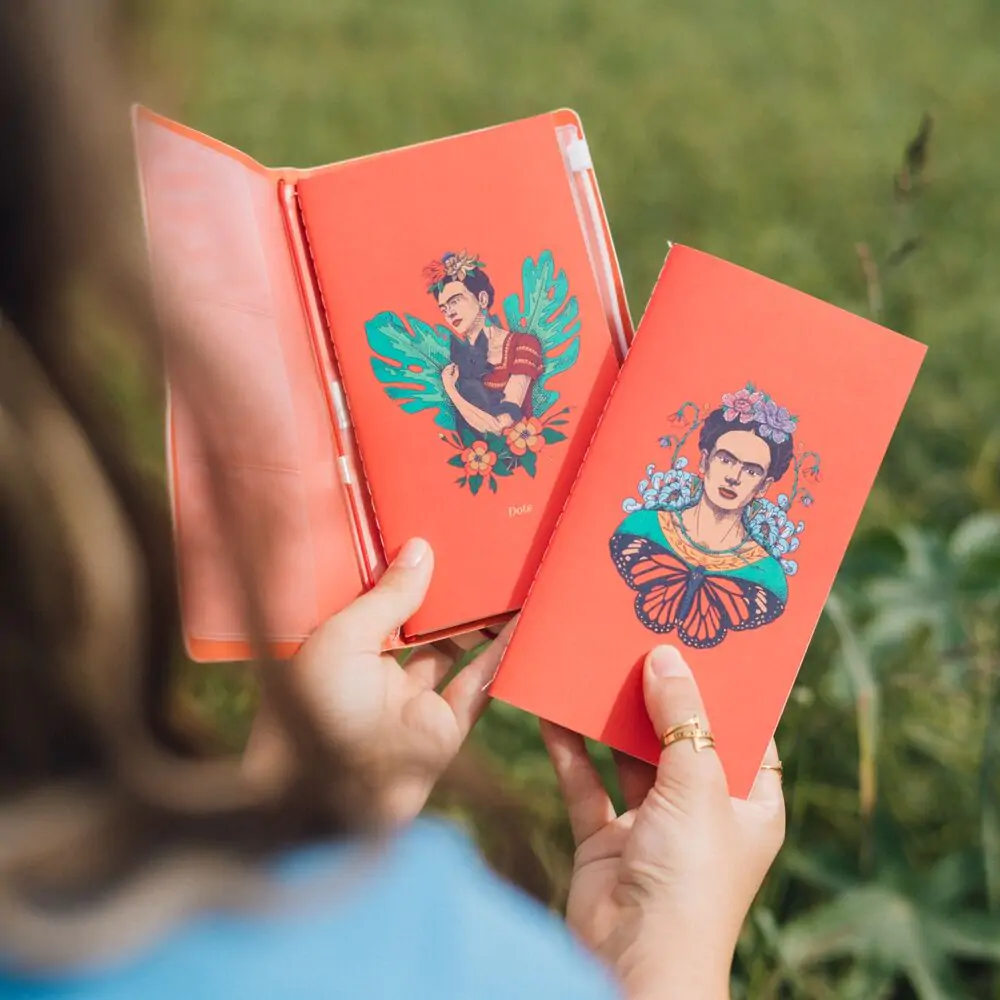 Frida Kahlo travel notebook termékfotó