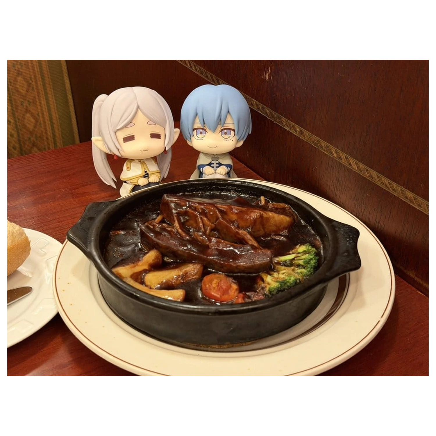Frieren: Beyond Journey's End Look Up PVC Statues Droopy Face Ver. & Himmel 11 cm (with gift)                     product photo