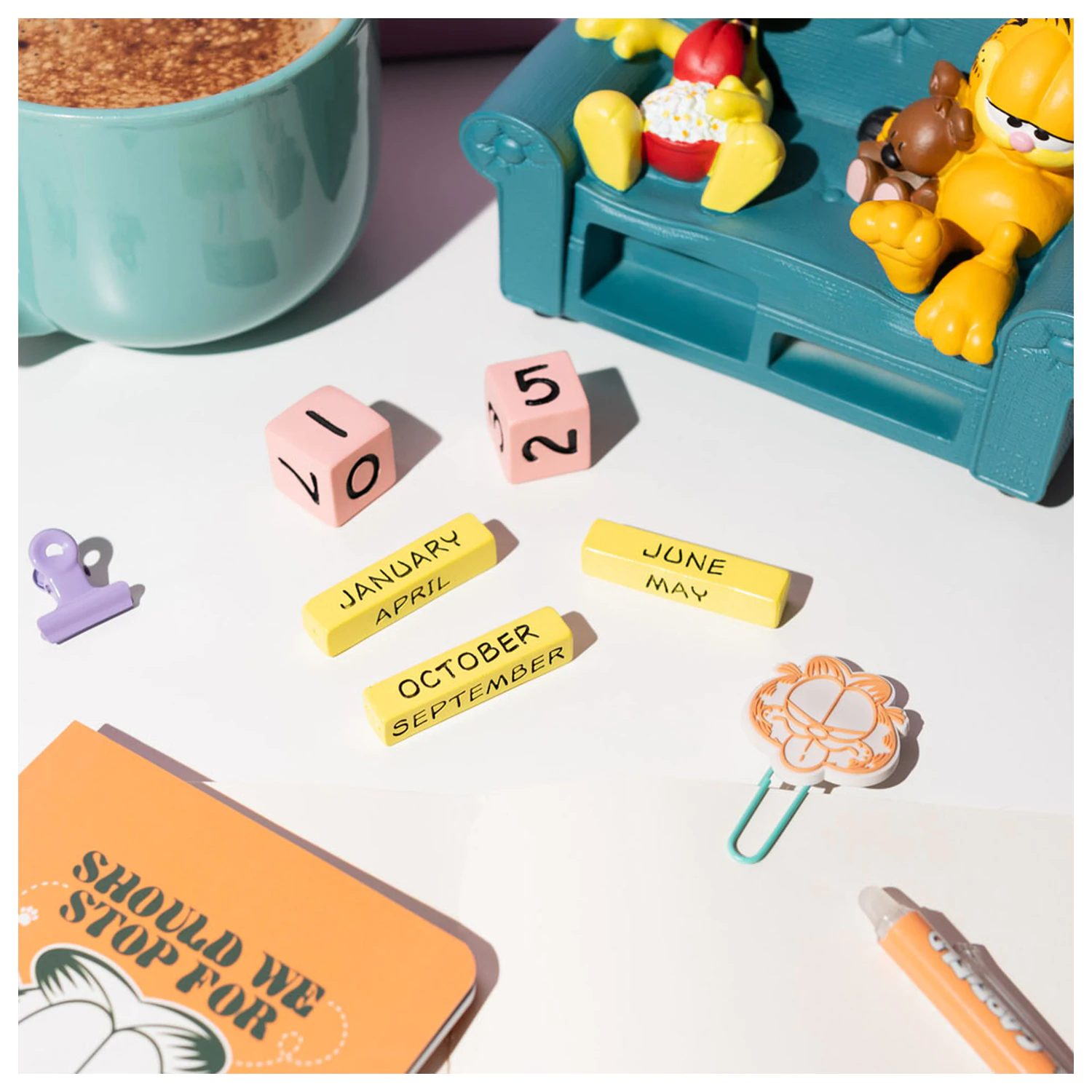 Garfield 3D perpetual calendar product photo