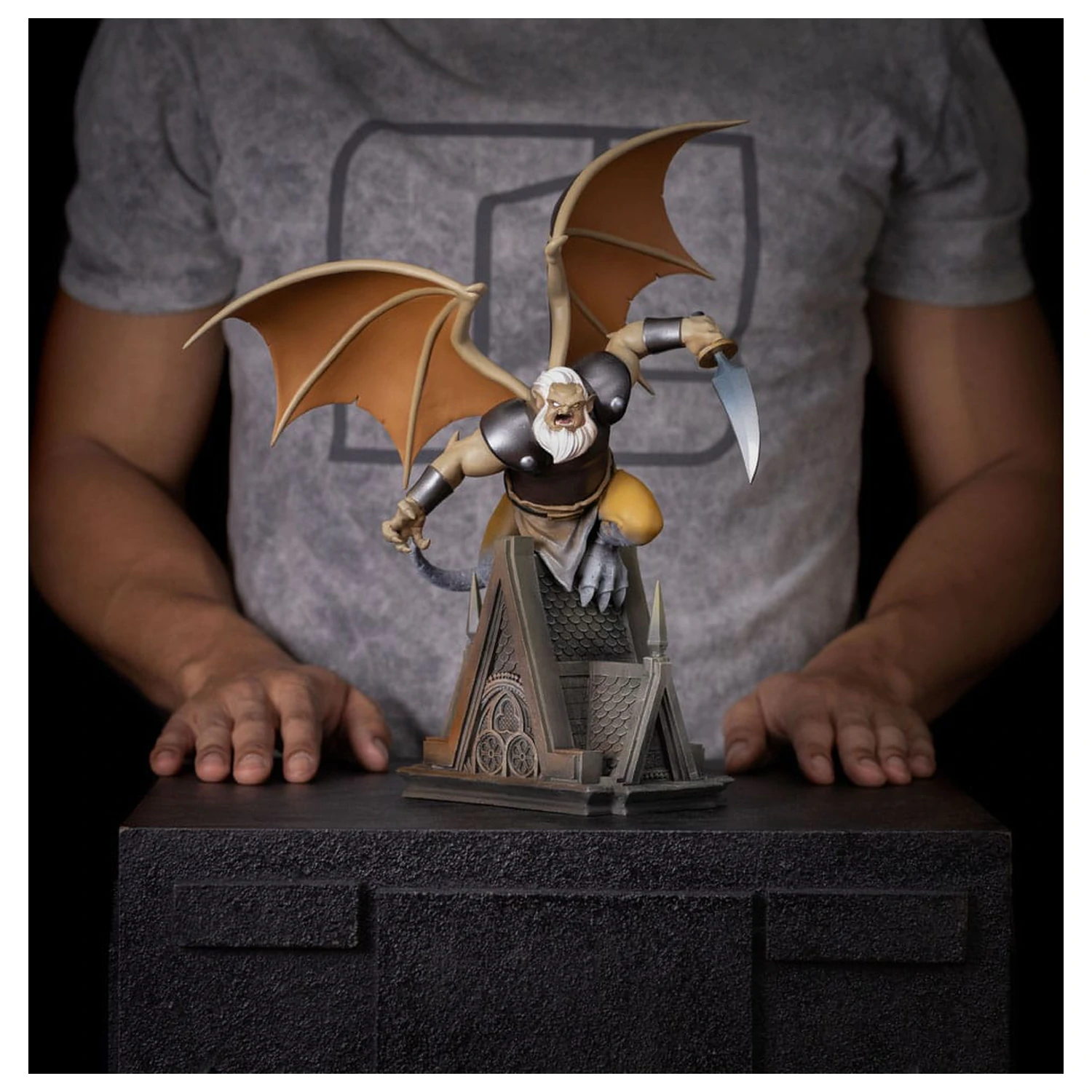 Gargoyles Art Scale Statue 1/10 Hudson 33 cm             product photo