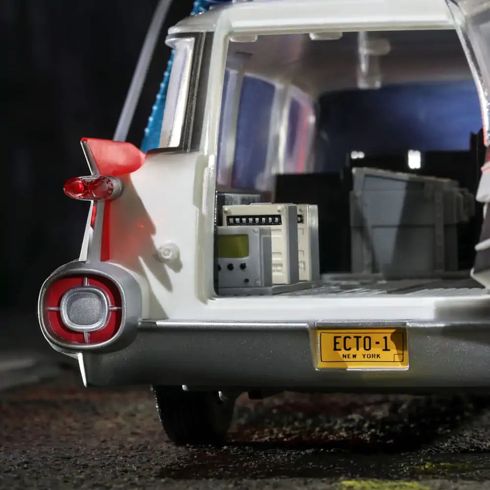 Ghostbusters Plasma Series Vehicle 1/18 Ecto-1 (1984) product photo