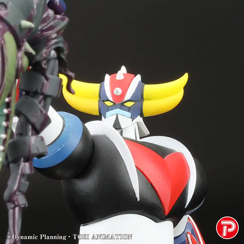 Grendizer Scene Selection 01 PVC Statue Grendizer a cry of Victory 14 cm     product photo