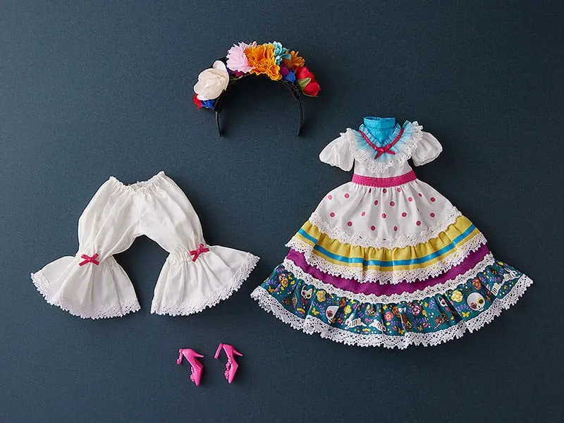 Harmonia Bloom Seasonal Doll Figures Outfit Set: Gabriela (White) product photo