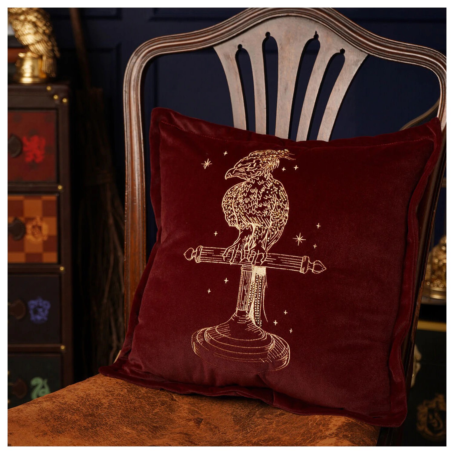 Harry Potter Fawkes velvet cushion product photo