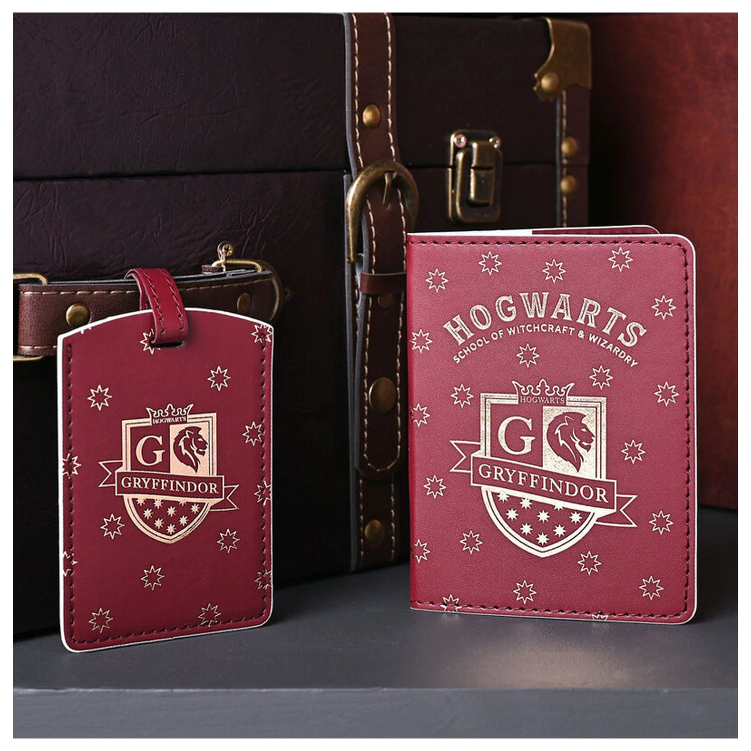 Harry Potter Gryffindor passport holder & luggage tag product photo