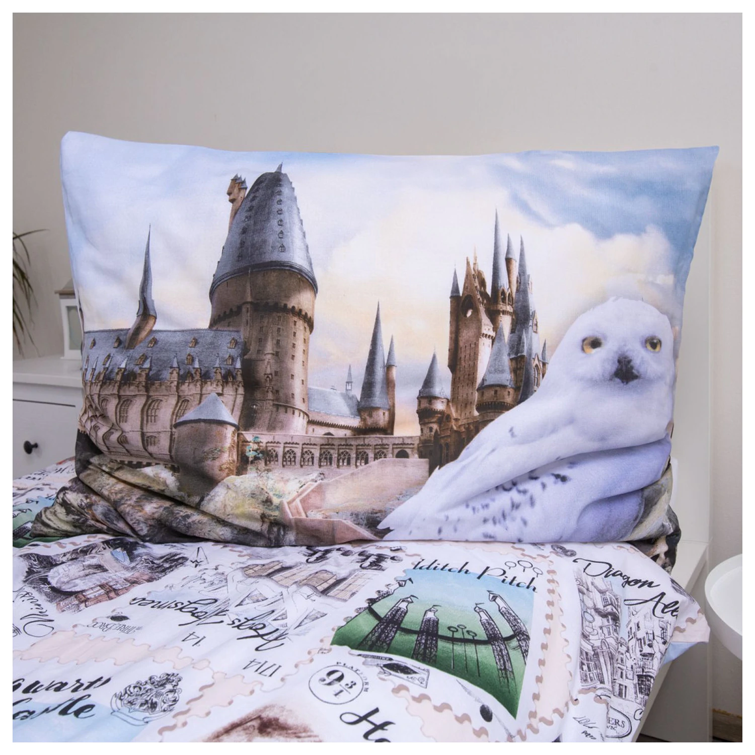 Harry Potter Hedwig Fly Duvet Cover Set product photo