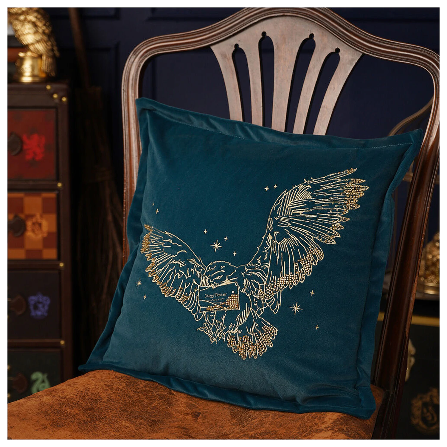 Harry Potter Hedwig velvet cushion product photo