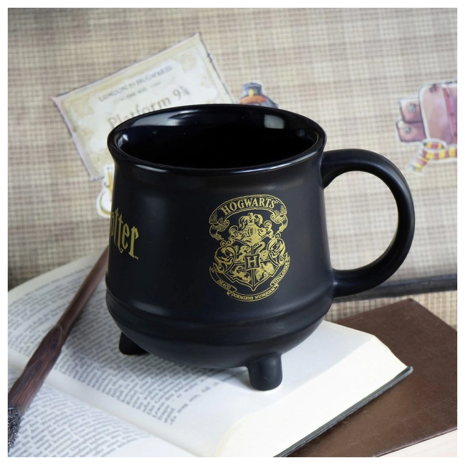 Harry Potter Mug Hogwarts Crest Cauldron Design 560ml product photo