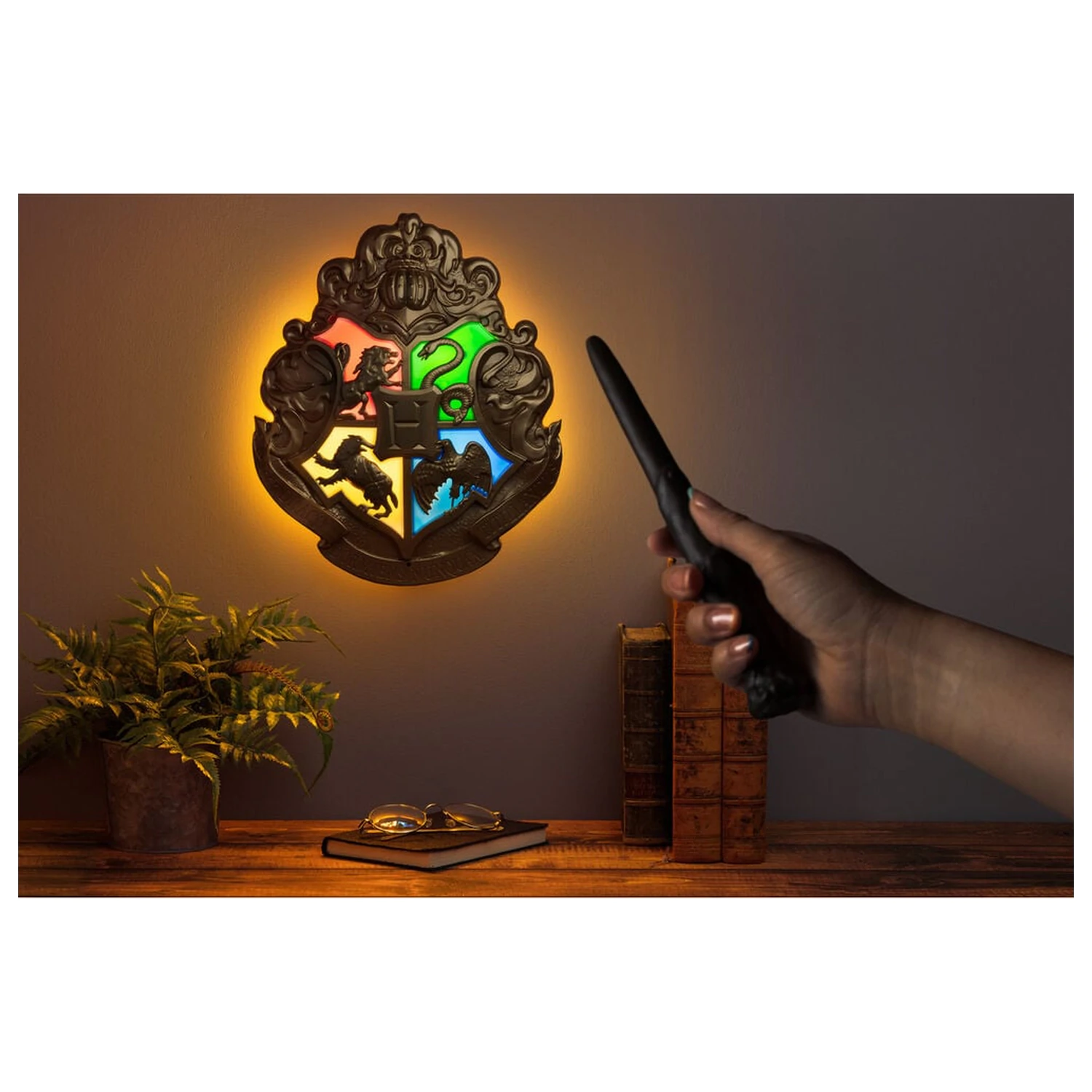 Harry Potter Hogwarts Crest Light product photo