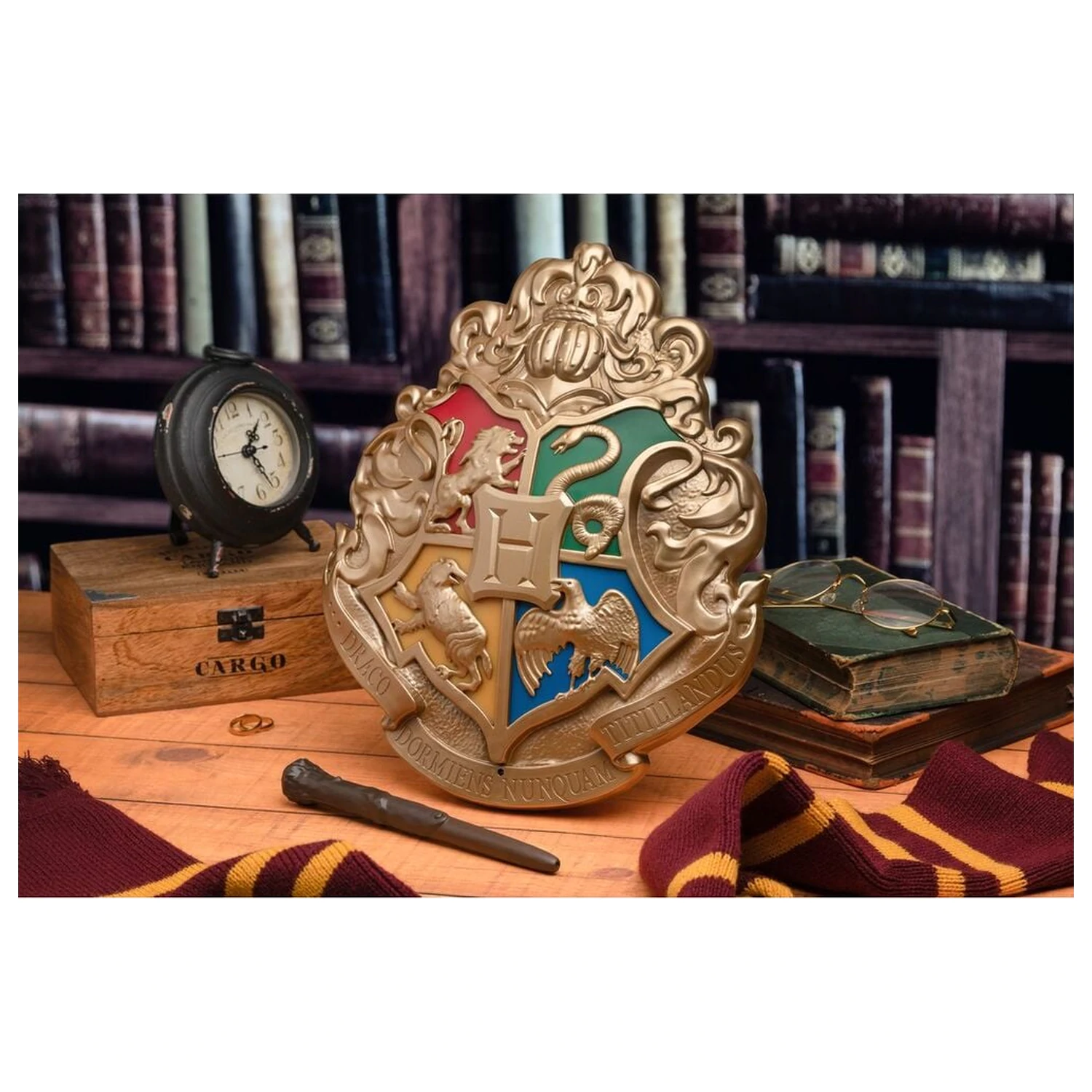 Harry Potter Hogwarts Crest Light product photo