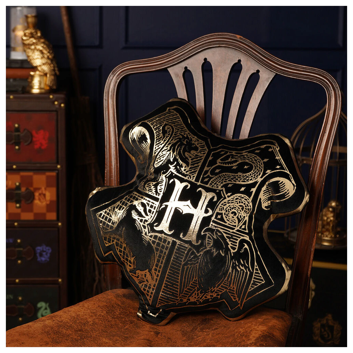 Harry Potter Hogwarts Crest velvet cushion product photo