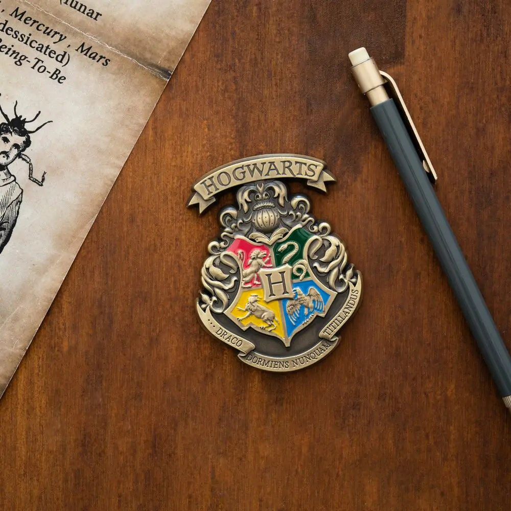 Harry Potter Hogwarts magnet product photo