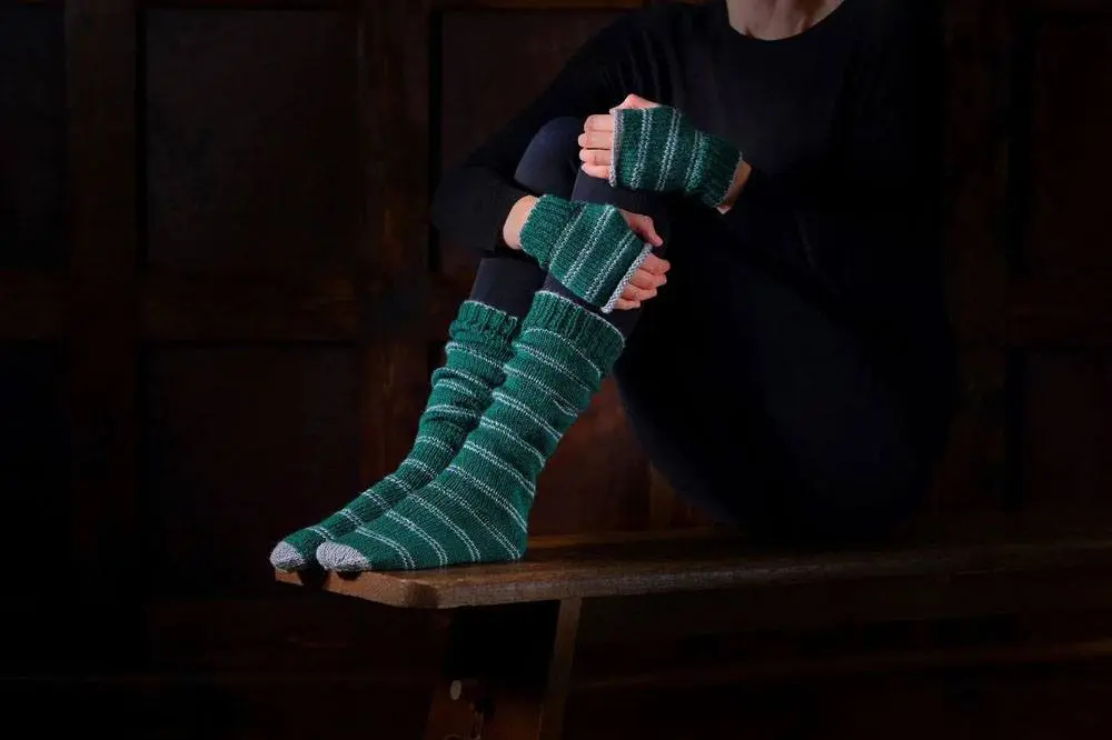 Harry Potter Knitting Kit Slouch Socks and Mittens Slytherin termékfotó