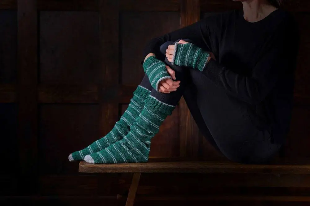 Harry Potter Knitting Kit Slouch Socks and Mittens Slytherin termékfotó