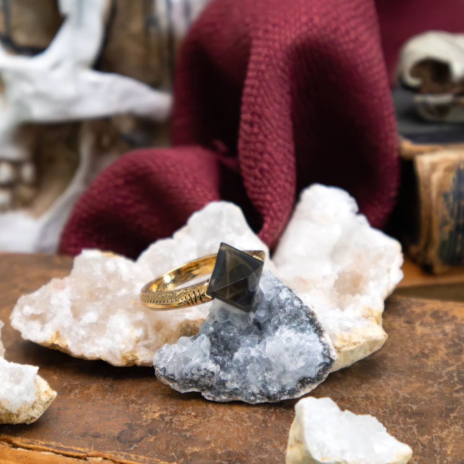 Harry Potter Replica 1/1 Lord Voldemort´s Horcrux Ring (gold-plated) product photo