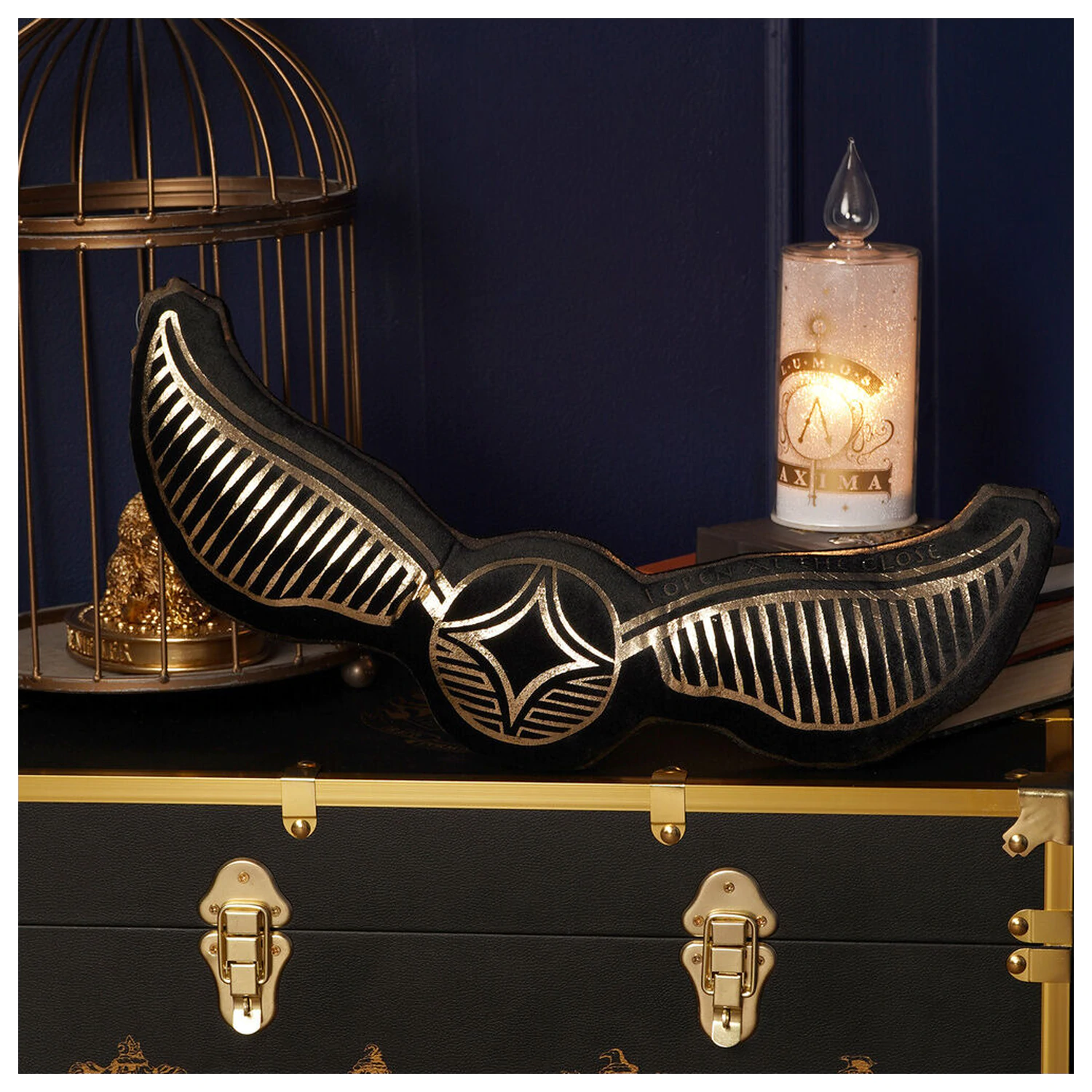 Harry Potter Snitch velvet cushion product photo