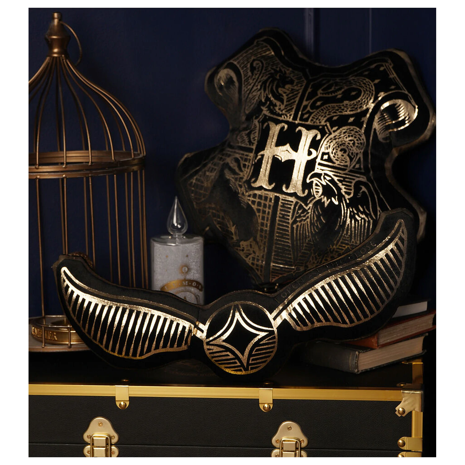 Harry Potter Snitch velvet cushion product photo