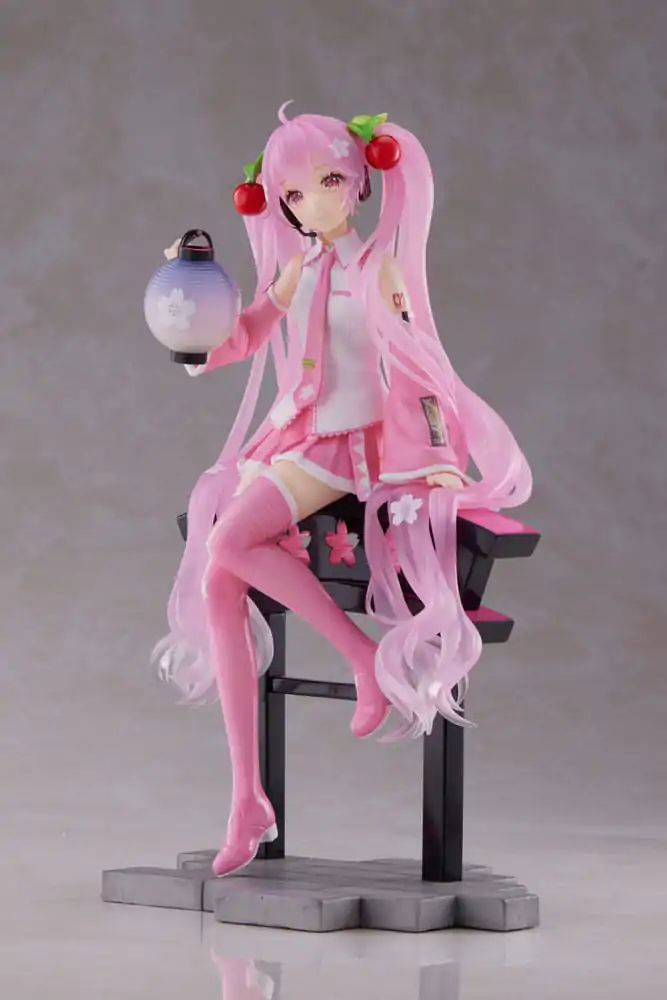 Hatsune Miku AMP PVC Statue Sakura Miku Lantern Ver. Reissue 20 cm product photo