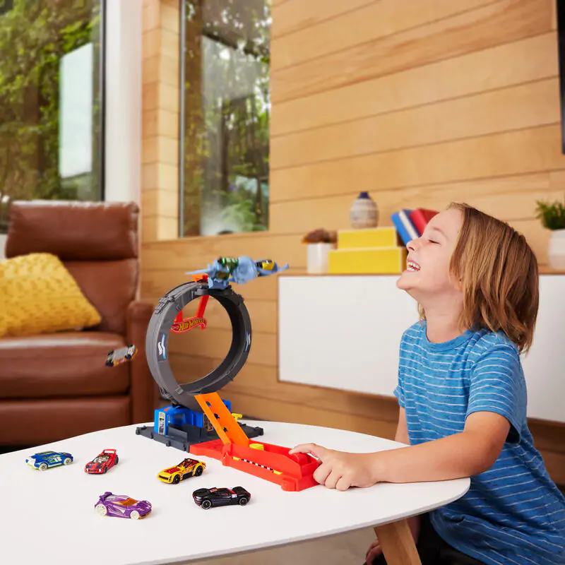 Hot Wheels City Bat Loop Attack product photo