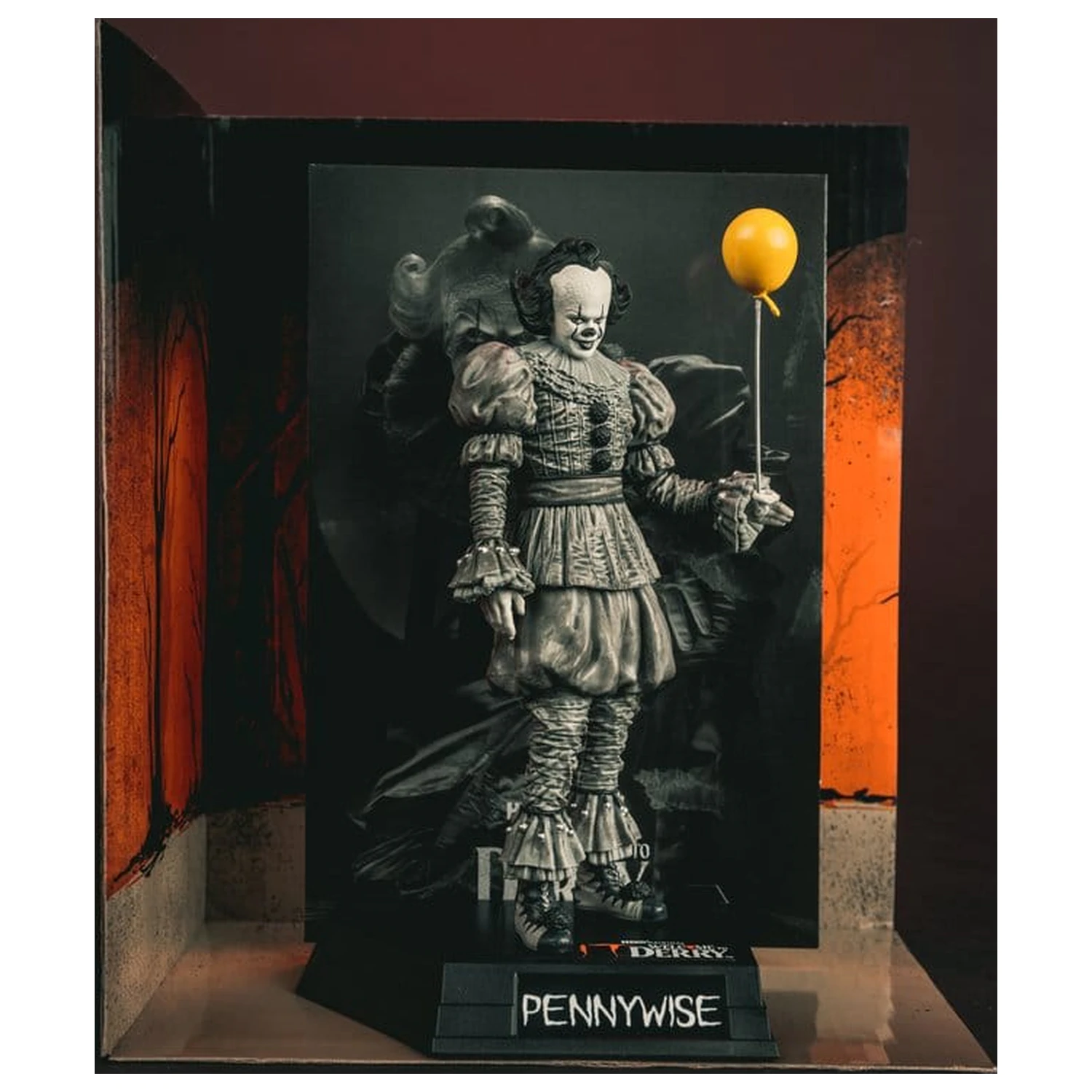 It Welcome to Derry Movie Maniacs Figure Pennywise (Black & White) 16 cm product photo