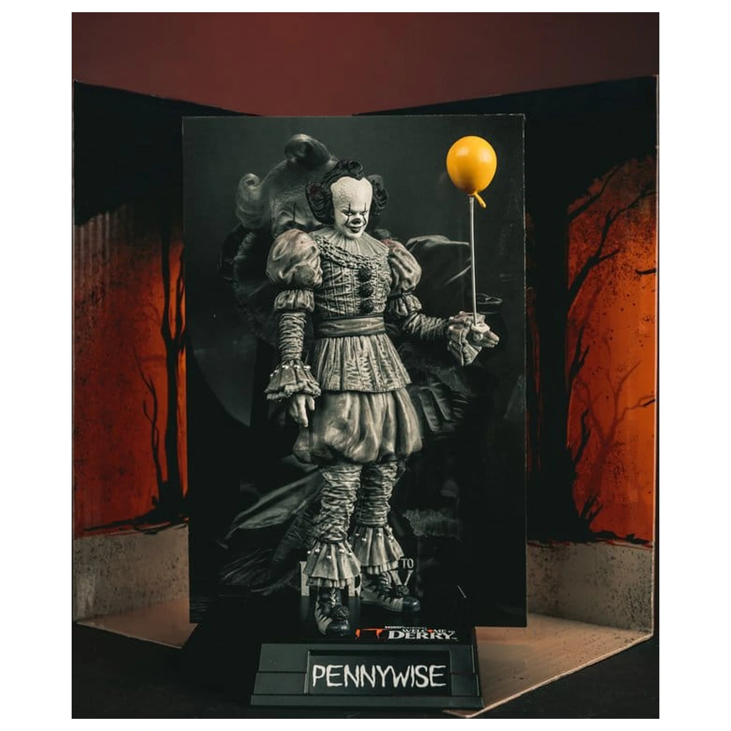 It Welcome to Derry Movie Maniacs Figure Pennywise (Black & White) 16 cm product photo