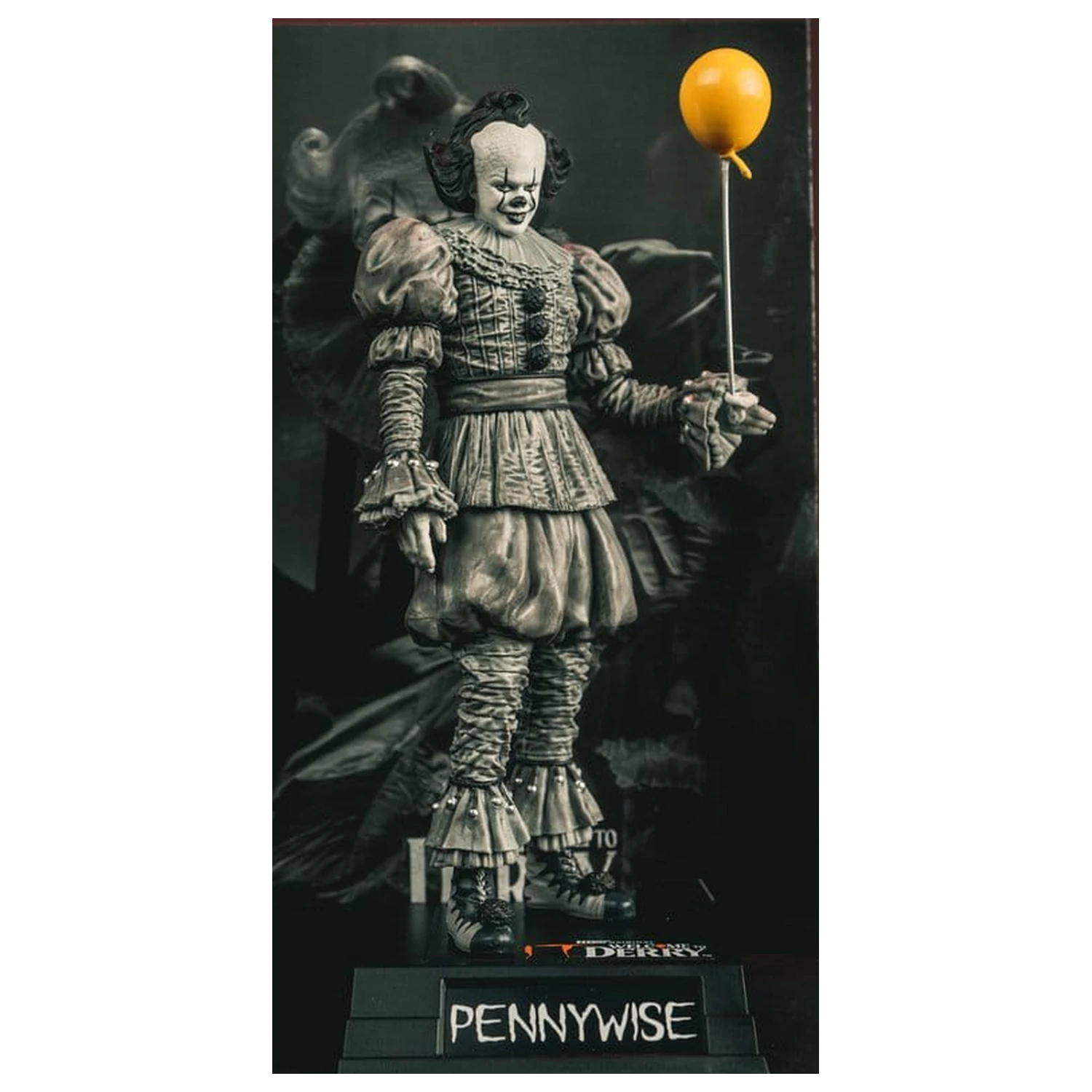 It Welcome to Derry Movie Maniacs Figure Pennywise (Black & White) 16 cm product photo
