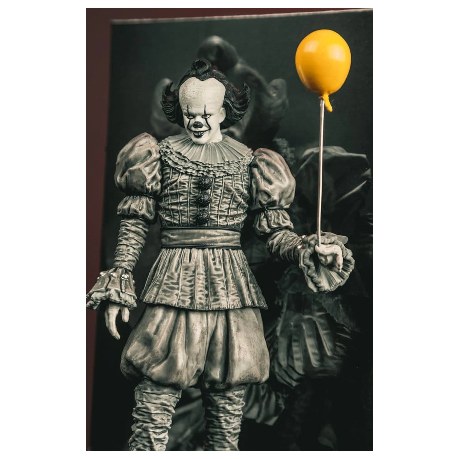 It Welcome to Derry Movie Maniacs Figure Pennywise (Black & White) 16 cm product photo