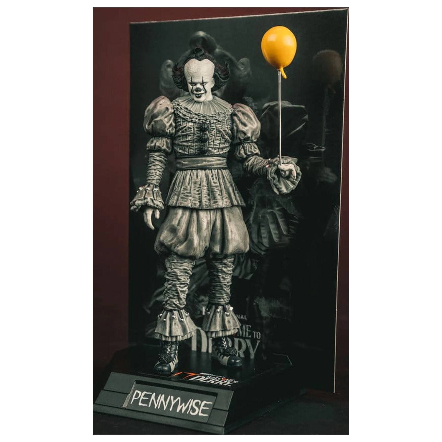 It Welcome to Derry Movie Maniacs Figure Pennywise (Black & White) 16 cm product photo
