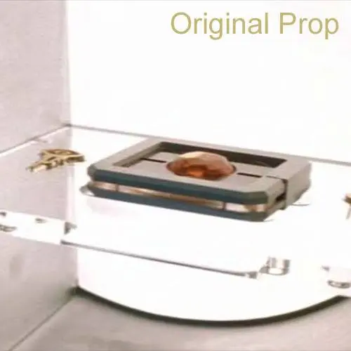 James Bond Replica 1/1 GoldenEye Lens &amp; Keys Limited Edition product photo