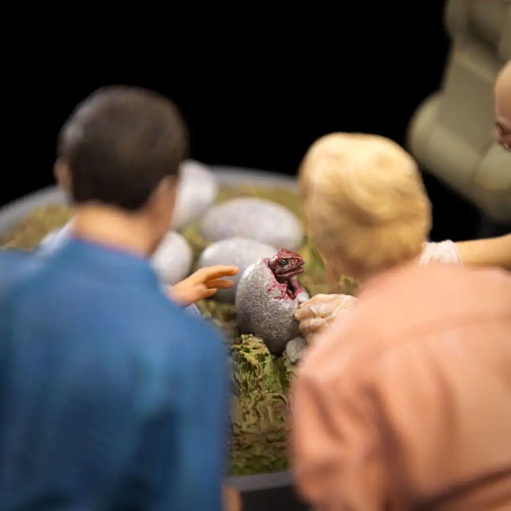 Jurassic Park Scale Statue 1/10 Dino Hatching 23 cm product photo