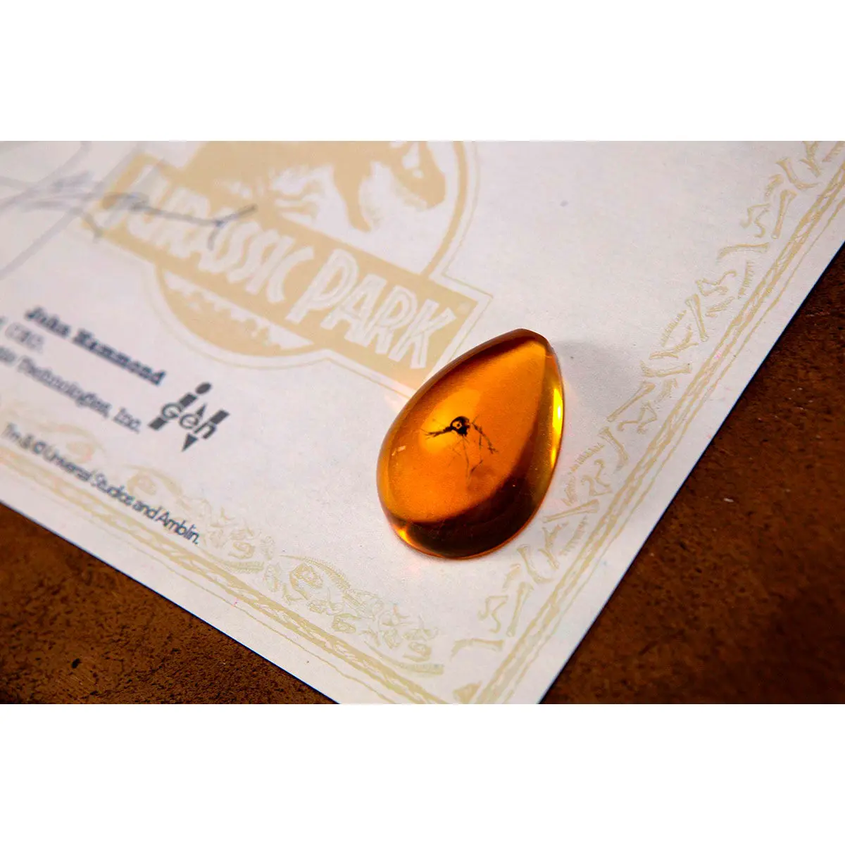 Jurassic Park Welcome Kit Amber metal box replica product photo
