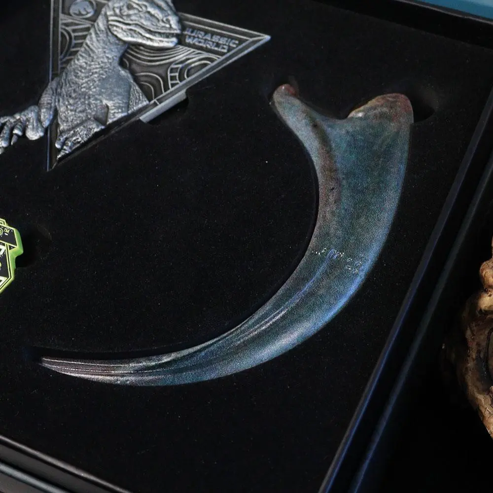 Jurassic World Pin Badge 3-Pack Raptor Training Commendation Limited Edition product photo