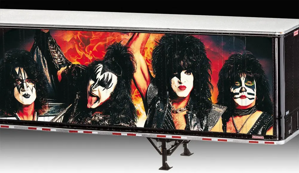 Kiss Model Kit 1/32 Tour Truck 55 cm product photo