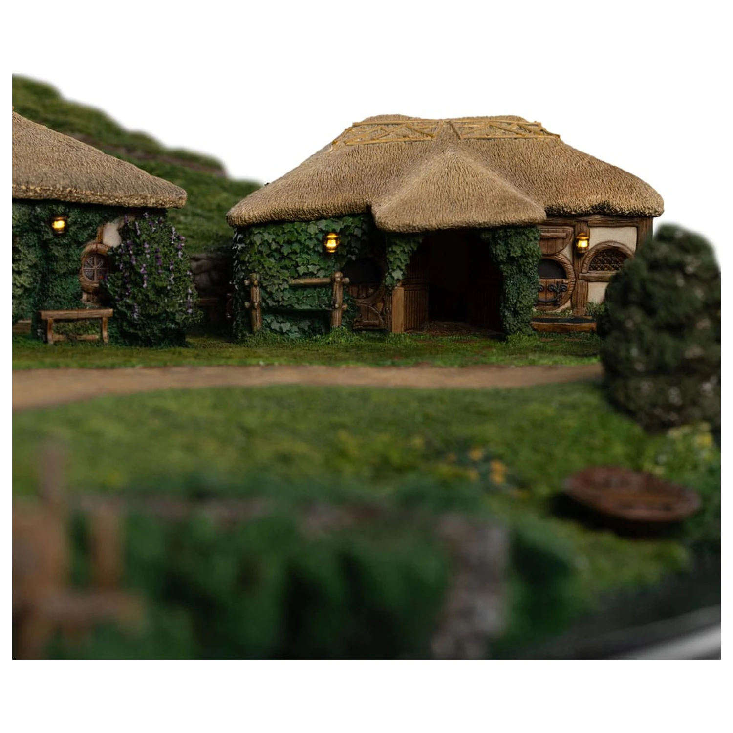 Lord of the Rings Statue The Green Dragon Inn product photo