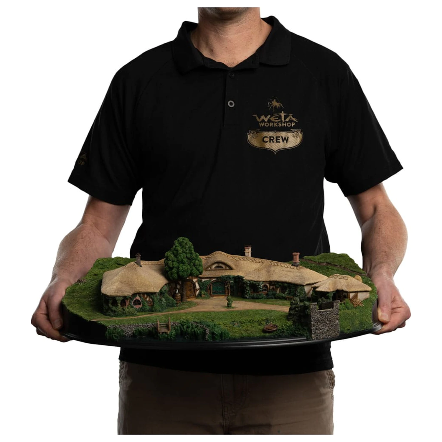 Lord of the Rings Statue The Green Dragon Inn product photo