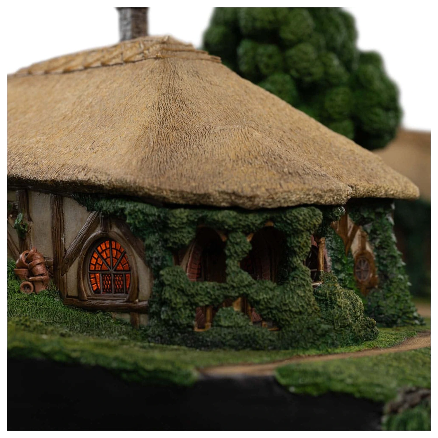 Lord of the Rings Statue The Green Dragon Inn product photo
