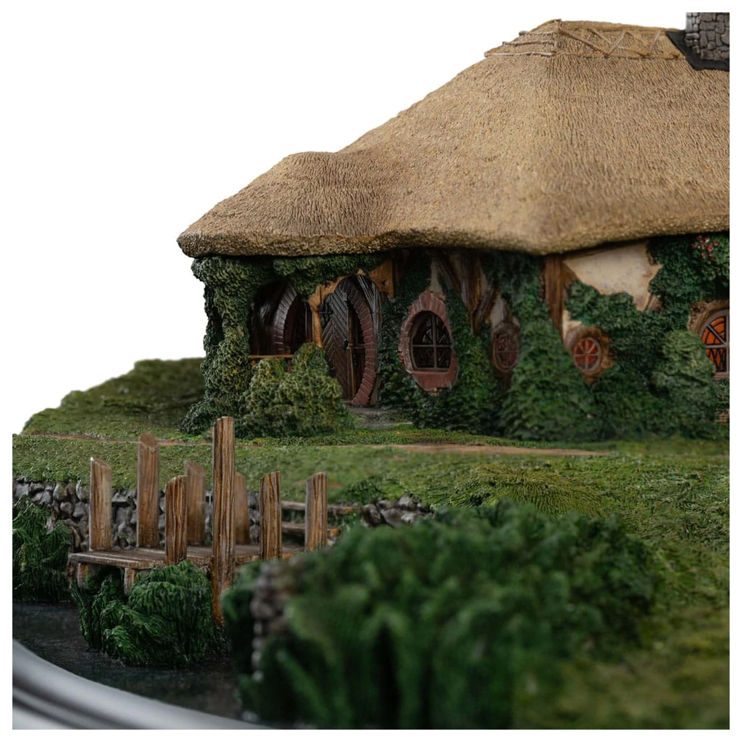 Lord of the Rings Statue The Green Dragon Inn product photo