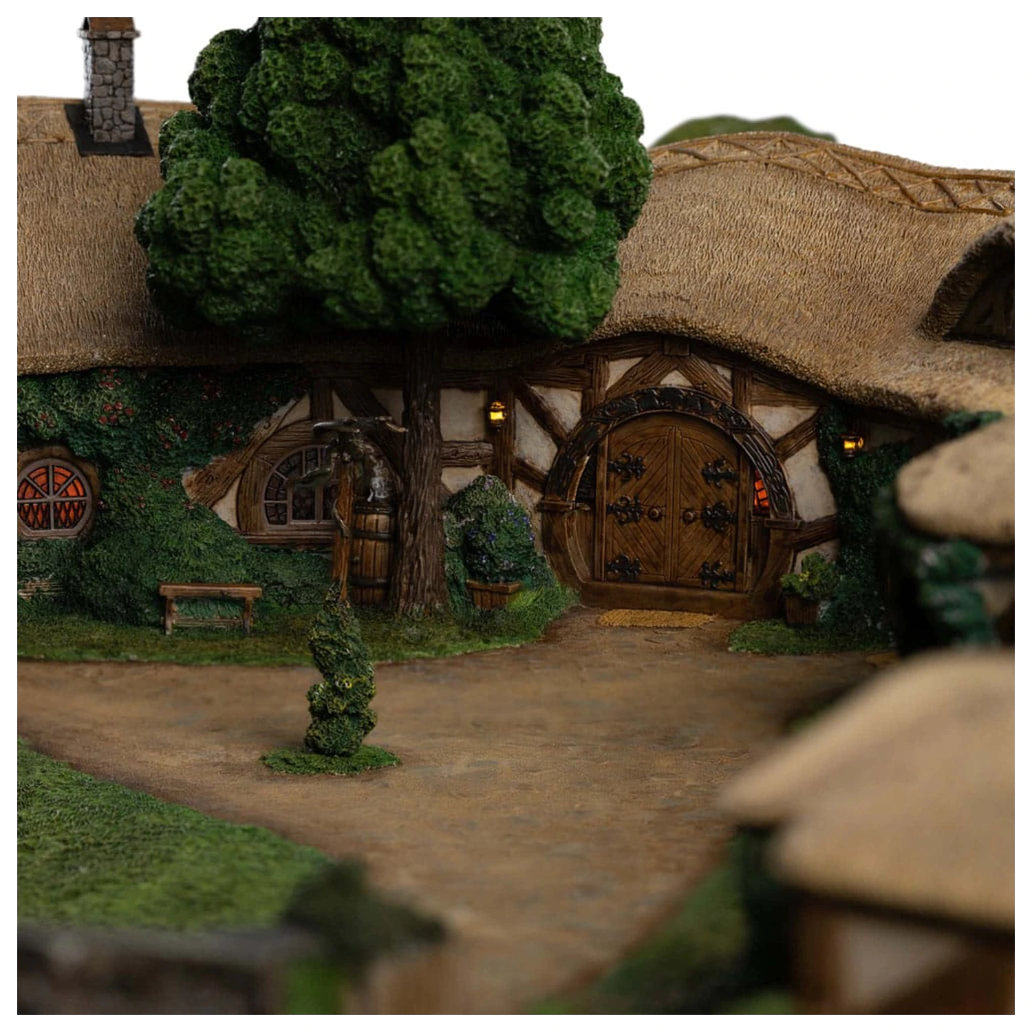 Lord of the Rings Statue The Green Dragon Inn product photo