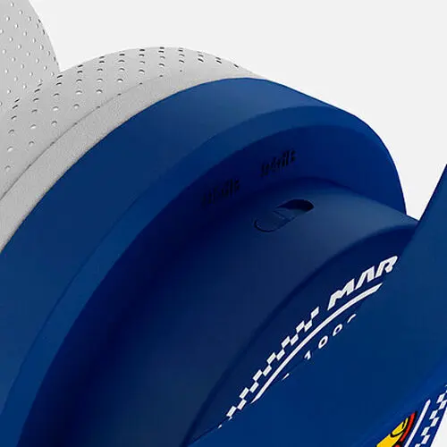 Mario Kart kids headphones product photo