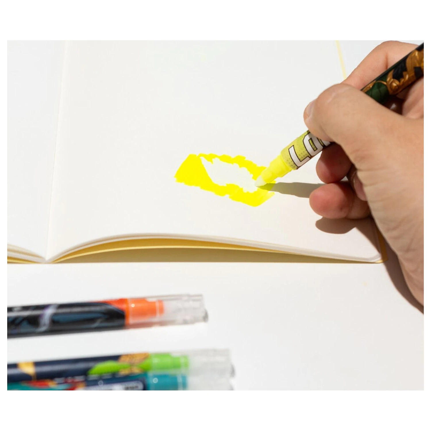 Marvel Avengers 12 erasable markers pack product photo