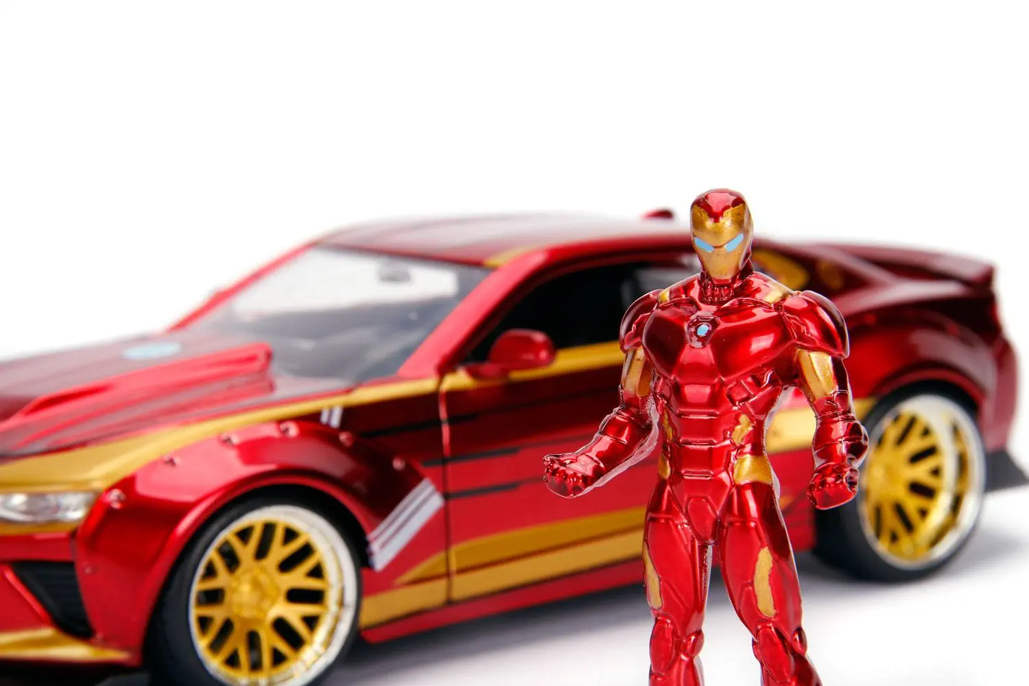 Marvel Diecast Model 1/24 Iron Man &amp; 2016 Chevrolet Camaro product photo