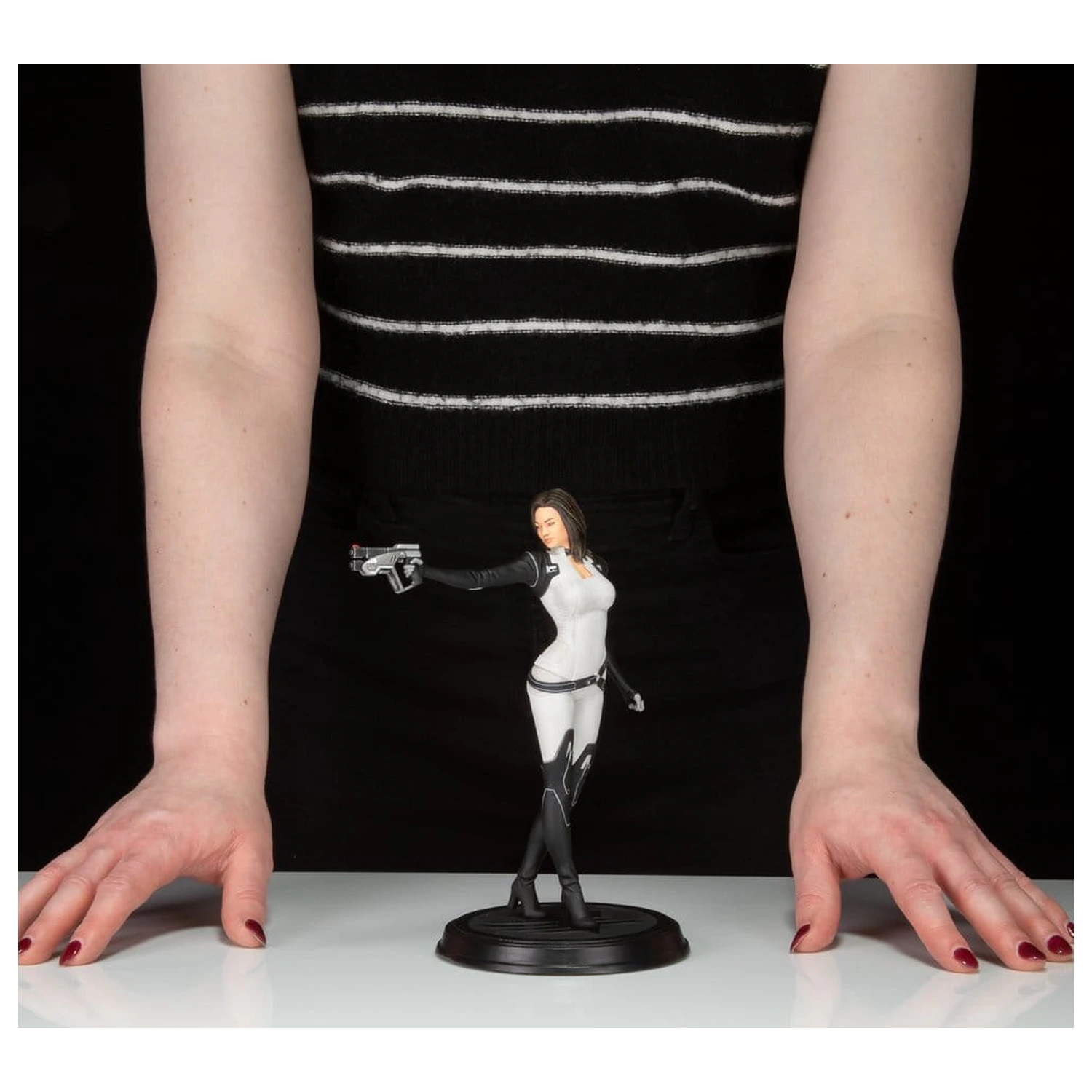 Mass Effect PVC Figure Miranda Lawson 22 cm product photo